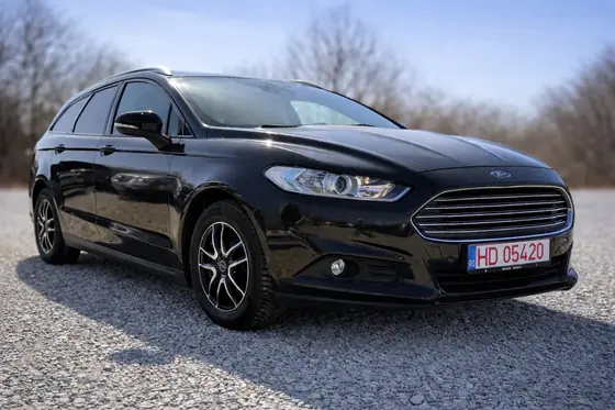 Ford Mondeo break, negru, în parcul VIP Auto Here