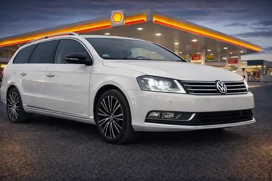 VW Passat Variant, alb, în parcul VIP Auto Here